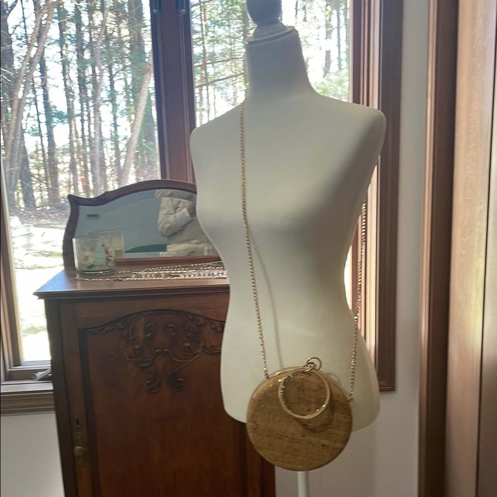 Round Tan and Gold Clutch with Handle - Picture 4 of 4